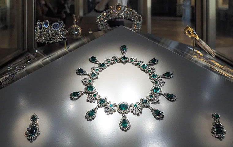 تشكّل كنزاً أثرياً: سرقة مجوهرات نابوليون تهزّ قلب باريس الثقافي